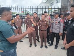 Ratusan Warga Terdampak Proyek Perlintasan Kereta Api Trans Sumatera Gelar Aksi Damai di Kantor Kejaksaan Negeri Labuhanbatu Selatan