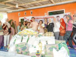 Pasangan Calon Bupati Ari Azwar Salurkan Bantuan untuk Korban Banjir di Torgamba