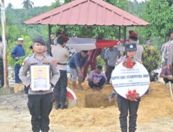 Upacara Pemakaman AIPTU Edy Syahputra Harahap Berlangsung Khidmat, Kapolres Labusel Sampaikan Duka Mendalam